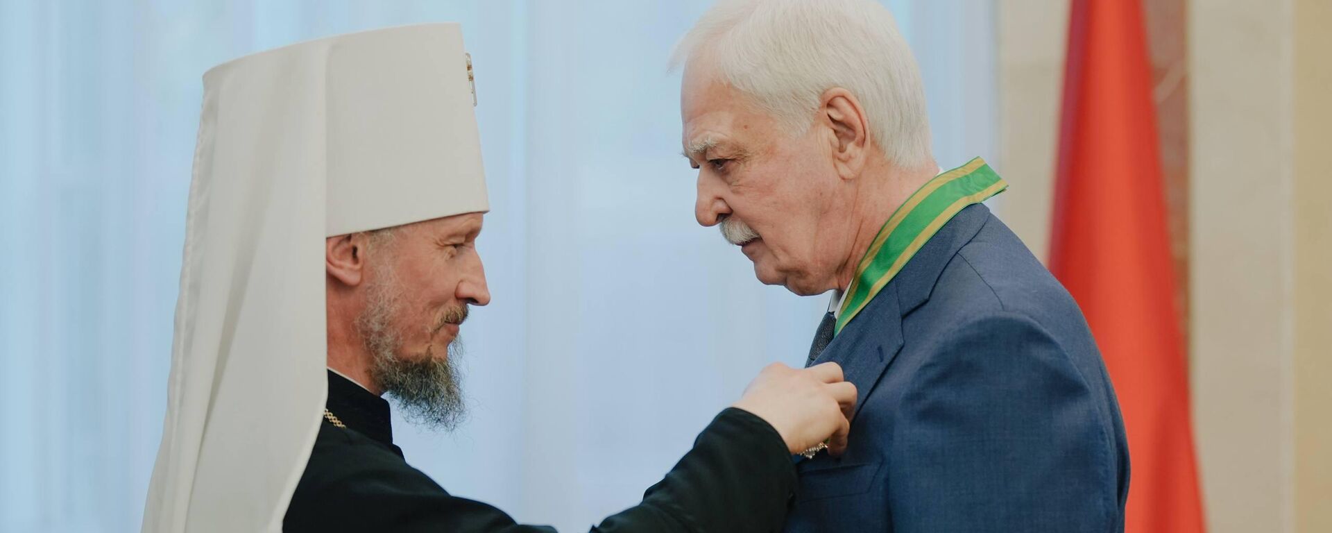 Митрополит Вениамин вручил послу РФ в Беларуси Борису Грызлова орден преподобного Сергия Радонежского - Sputnik Беларусь, 1920, 11.06.2025