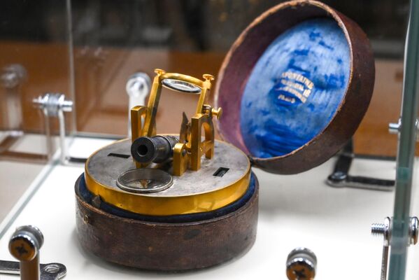 Комбинированные солнечные часы &quot;Полуденная пушка&quot; – в солнечную погоду эта пушка в полдень стреляла. - Sputnik Беларусь