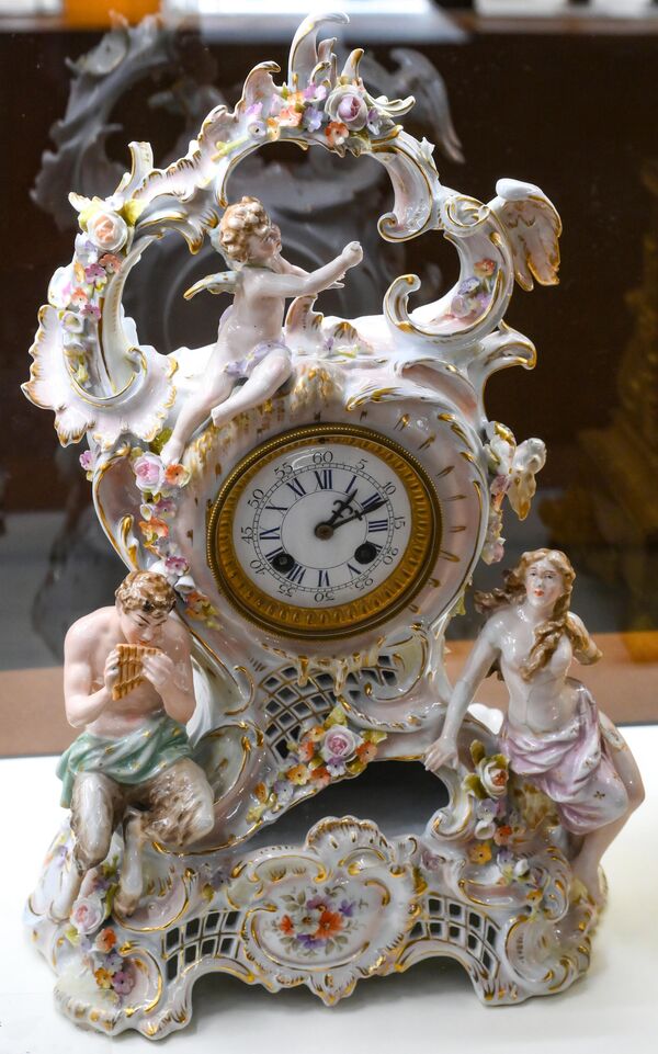Настольные фарфоровые часы. - Sputnik Беларусь