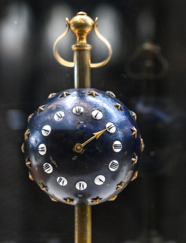 Настольные, механические, гравитационные часы &quot;Шар&quot;. - Sputnik Беларусь