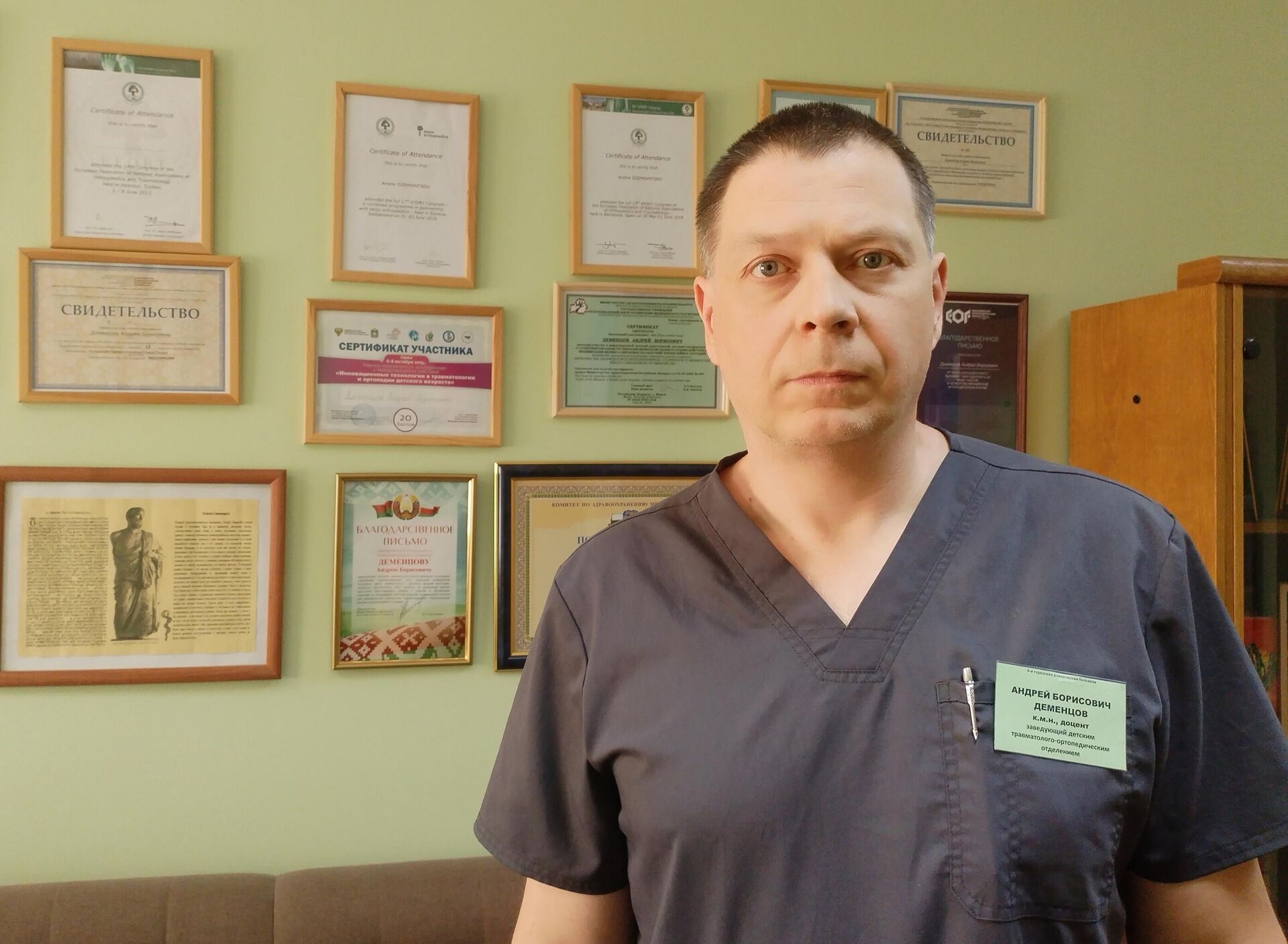 Заведующий детским травматолого-ортопедическим отделением 6-й городской клинической больницы Минска Андрей Деменцов Заведующий детским травматолого-ортопедическим отделением 6-й городской клинической больницы Минска Андрей Деменцов - Sputnik Беларусь, 1920, 12.06.2025