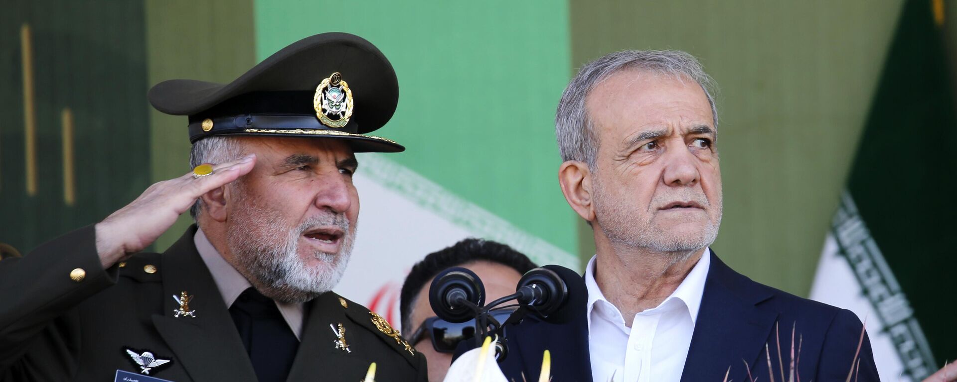 Президент Ирана Масуд Пезешкиан на параде в Тегеране - Sputnik Беларусь, 1920, 12.06.2025