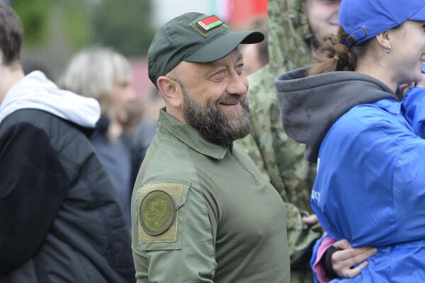 За выполнением заданий следят судьи, участников подбадривают наставники - Sputnik Беларусь