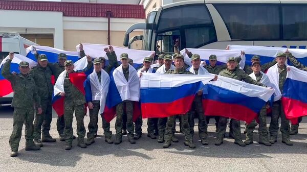 Возвращение российских военнослужащих из украинского плена - Sputnik Беларусь