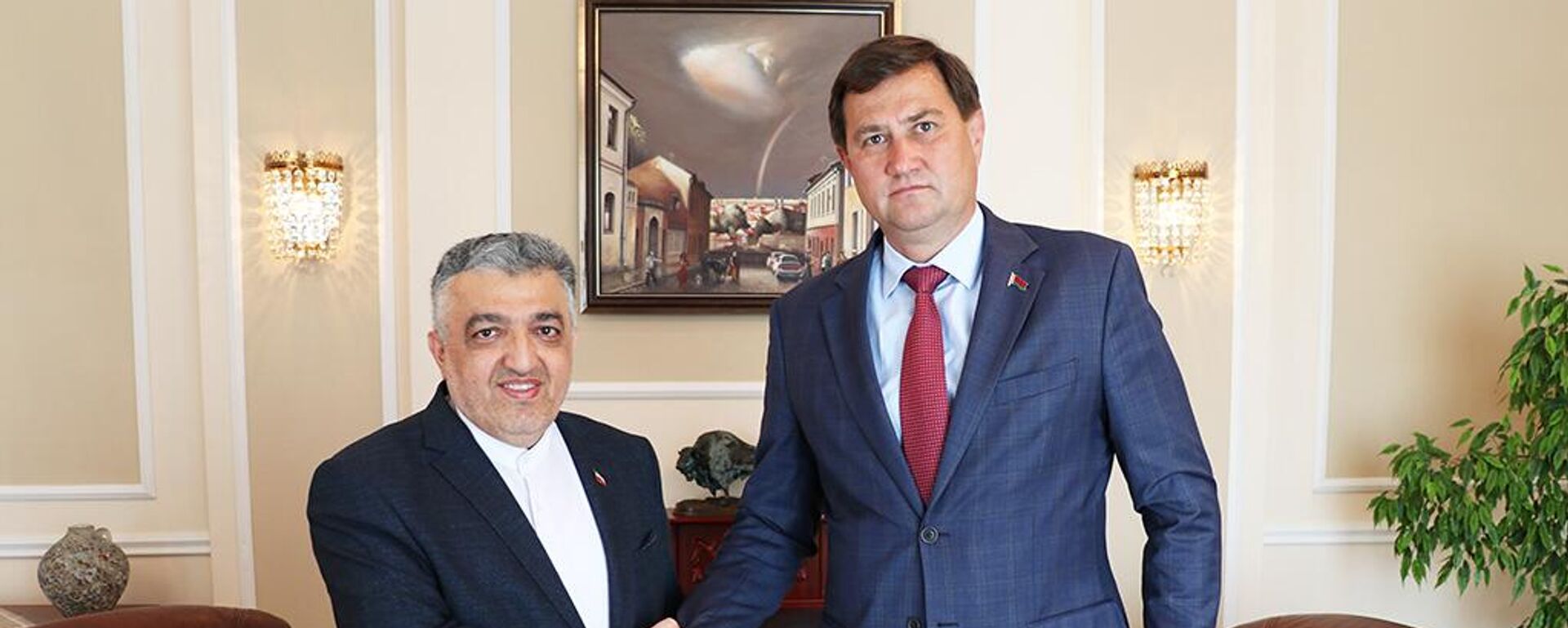 Посол Ирана в Беларуси Алиреза Санеи и глава МИД Беларуси  Максим Рыженков - Sputnik Беларусь, 1920, 16.06.2025