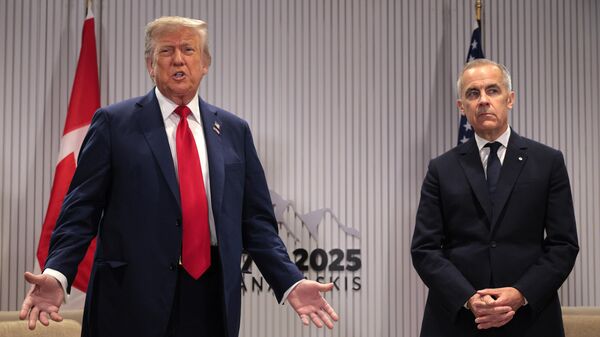 Президент США Дональд Трамп и премьер-министр Канады Марк Карни - Sputnik Беларусь