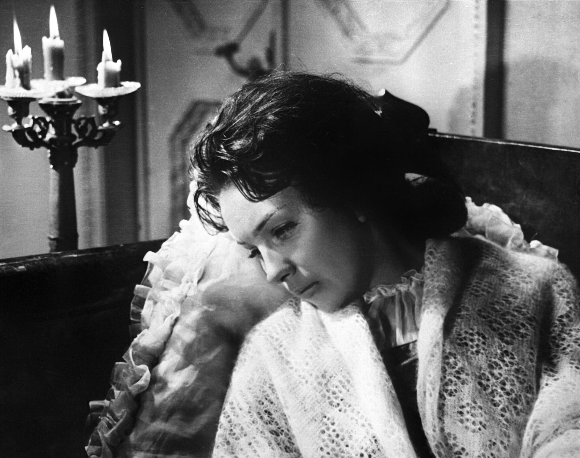 Кадр из художественного фильма Зеленая карета (киностудия Ленфильм). Наталья Тенякова в роли Вареньки - Sputnik Беларусь, 1920, 18.06.2025