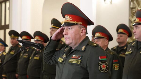 Міністр абароны Беларусі Віктар Хрэнін на цырымоніі выпуску афіцэраў факультэта Генштаба - Sputnik Беларусь