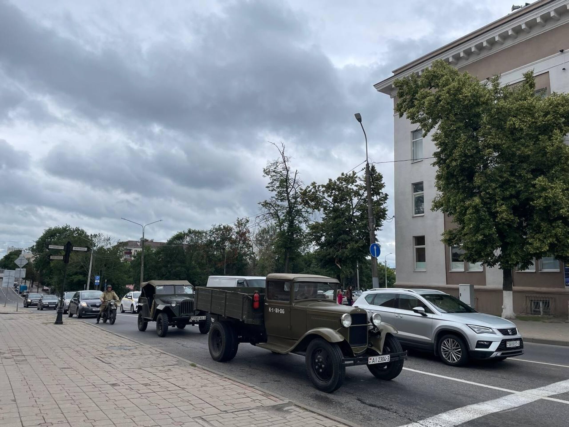 Ретроавтомобили на улицах Гомеля Ретроавтомобили на улицах Гомеля - Sputnik Беларусь, 1920, 20.06.2025