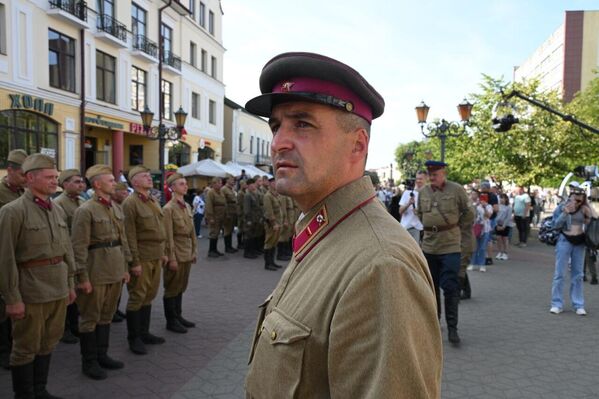 В Бресте воссоздали последний мирный день 1941-го В Бресте воссоздали последний мирный день 1941-го - Sputnik Беларусь