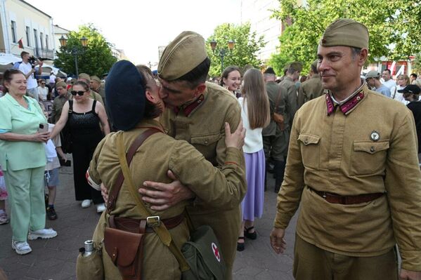 В Бресте воссоздали последний мирный день 1941-го В Бресте воссоздали последний мирный день 1941-го - Sputnik Беларусь