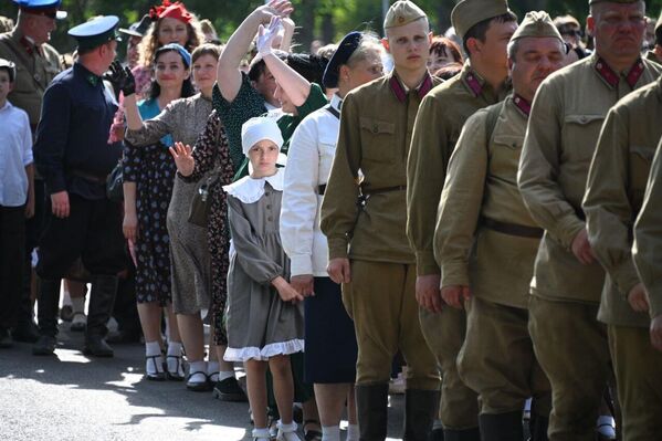 В Бресте воссоздали последний мирный день 1941-го В Бресте воссоздали последний мирный день 1941-го - Sputnik Беларусь
