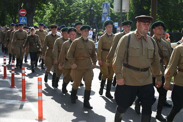 В Бресте воссоздали последний мирный день 1941-го В Бресте воссоздали последний мирный день 1941-го - Sputnik Беларусь