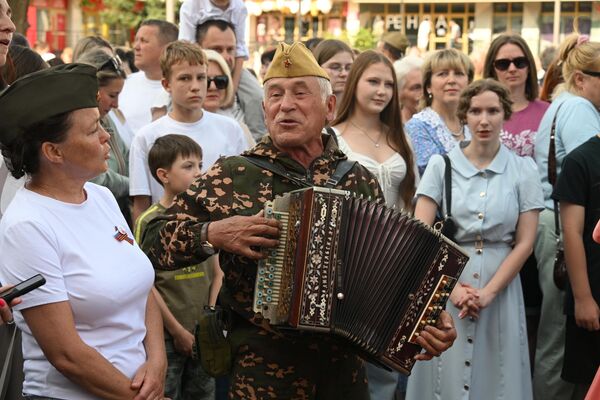 В Бресте воссоздали последний мирный день 1941-го В Бресте воссоздали последний мирный день 1941-го - Sputnik Беларусь