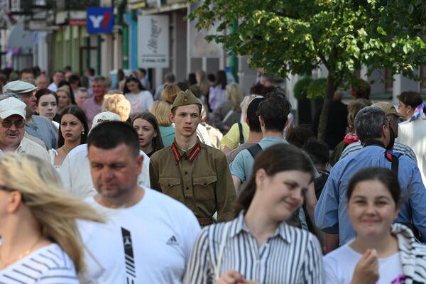 В Бресте воссоздали последний мирный день 1941-го В Бресте воссоздали последний мирный день 1941-го - Sputnik Беларусь