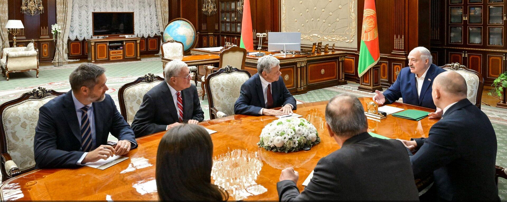 Сустрэча прэзідэнта Беларусі Аляксандра Лукашэнкі са спецпасланнікам прэзідэнта ЗША Кітам Келагам - Sputnik Беларусь, 1920, 01.07.2025