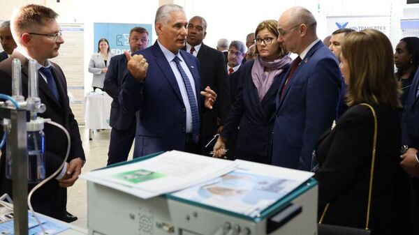 Президент Кубы Мигель Диас-Канель Бермудес посетил РУП Белмедпрепараты - Sputnik Беларусь