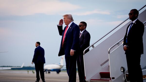 Президент США Дональд Трамп по возвращении с саммита НАТО на объединенной базе Эндрюс, штат Мэриленд - Sputnik Беларусь