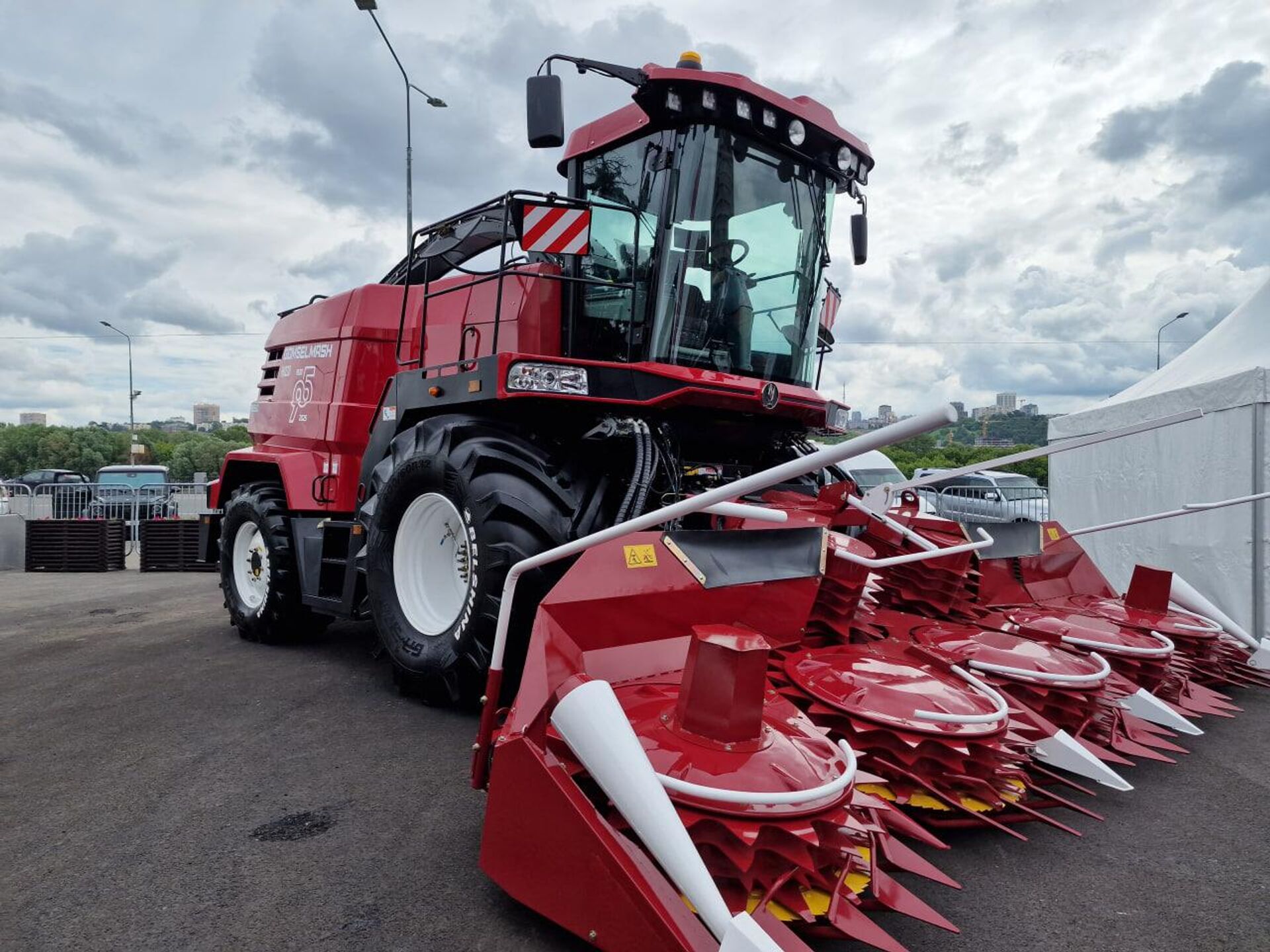 Кормоуборочный комбайн FS650 Кормоуборочный комбайн FS650 - Sputnik Беларусь, 1920, 26.06.2025