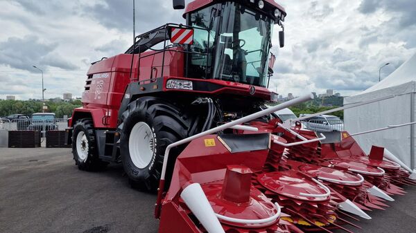 Кормоуборочный комбайн FS650 - Sputnik Беларусь