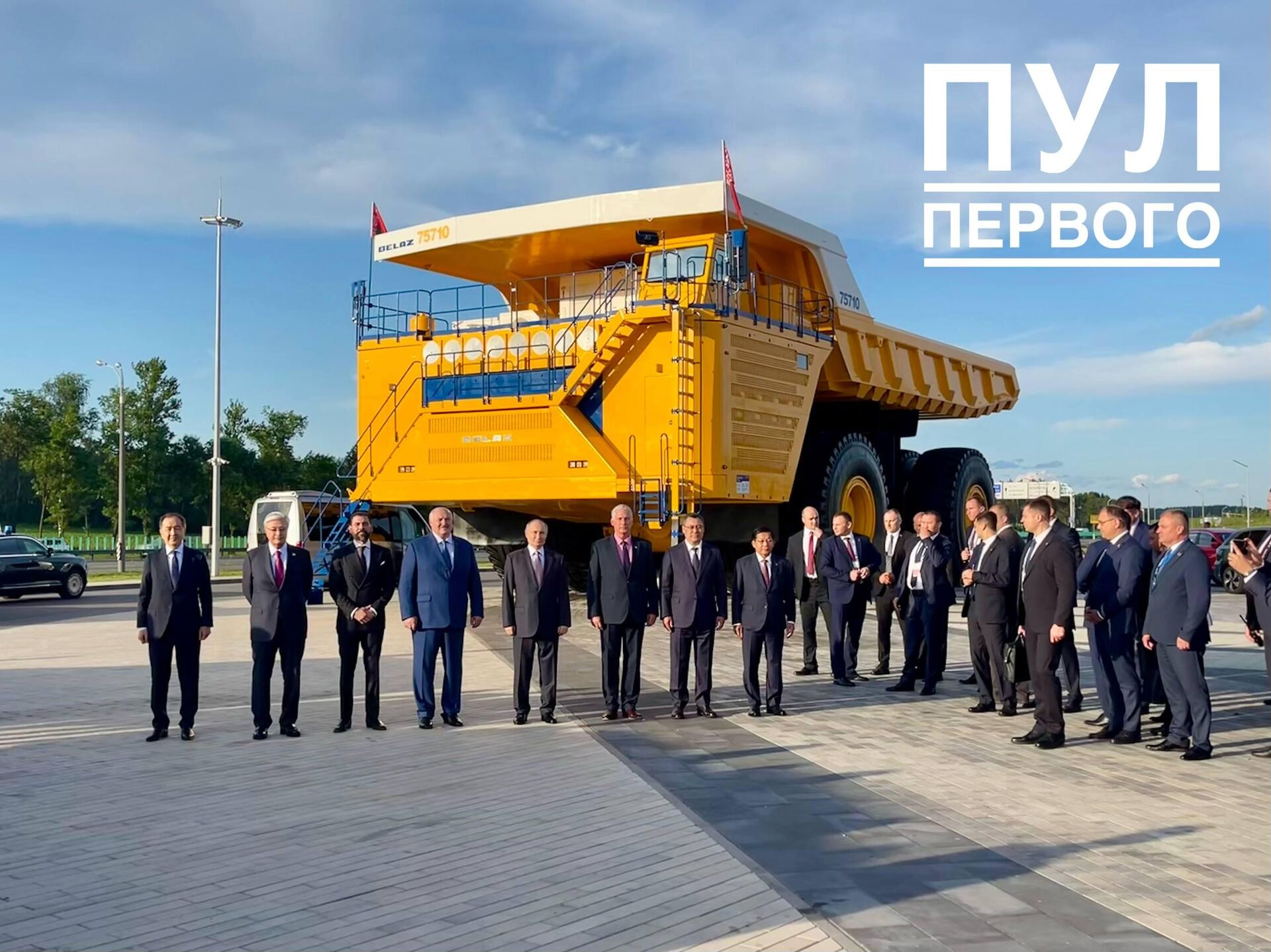 Главы стран-членов ЕАЭС сфотографировались в Минске на фоне БелАЗа - Sputnik Беларусь, 1920, 27.06.2025
