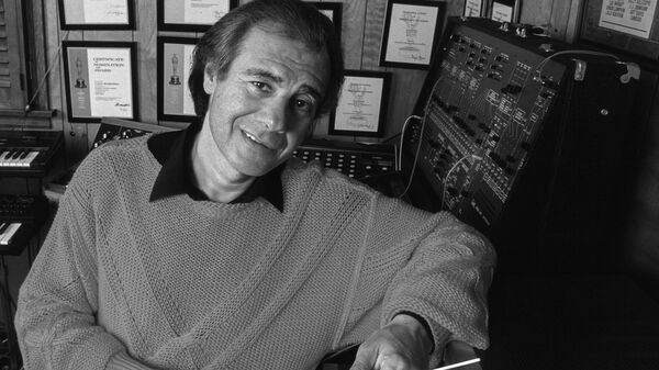 Американский композитор Лало Шифрин, архивное фото - Sputnik Беларусь