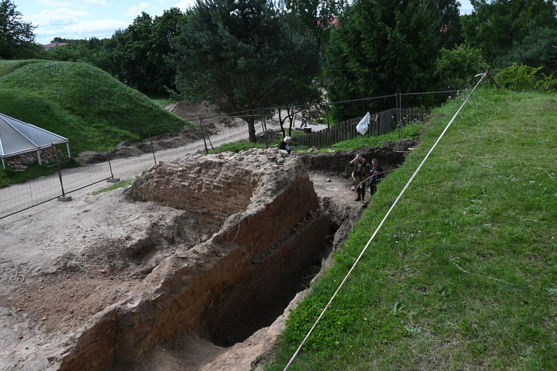 Раскопки в замке в Заславле Раскопки в замке в Заславле - Sputnik Беларусь, 1920, 03.07.2025