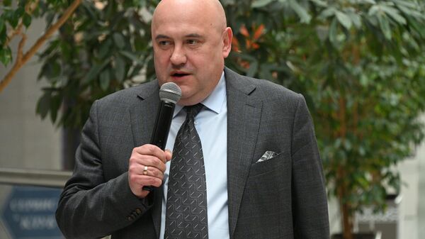 Советник-посланник посольства России в Беларуси Петр Фролов - Sputnik Беларусь