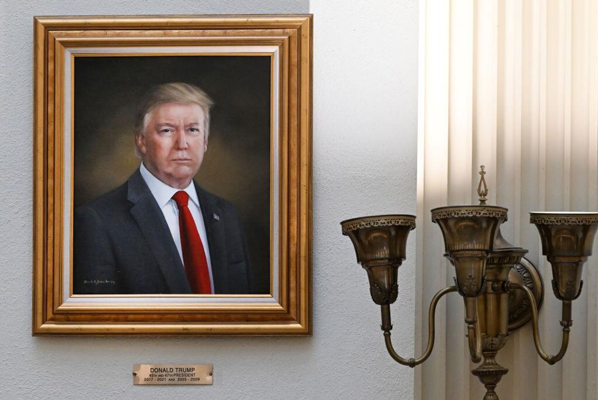 Портрет президента США Дональда Трампа в Капитолии Колорадо Портрет президента США Дональда Трампа в Капитолии Колорадо - Sputnik Беларусь, 1920, 02.07.2025