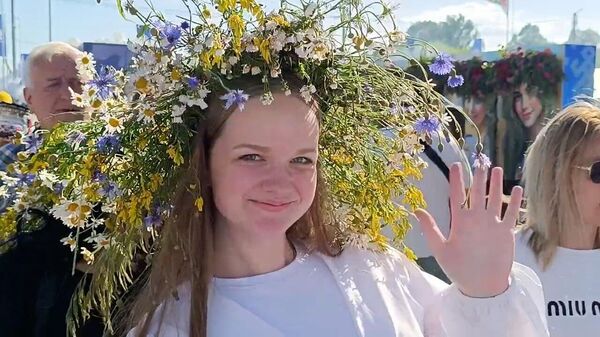 Купалле ў Александрыі: тысячы гасцей адзначаюць свята традыцый – відэа - Sputnik Беларусь