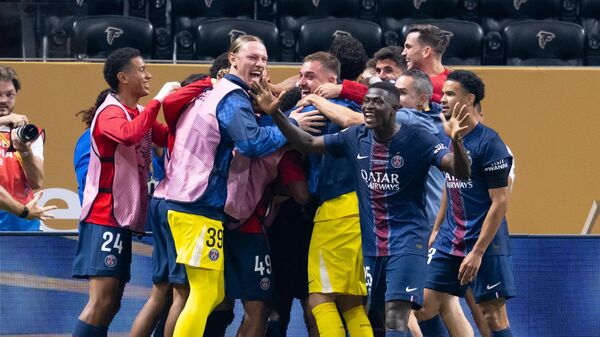 Игроки ПСЖ празднуют гол - Sputnik Беларусь