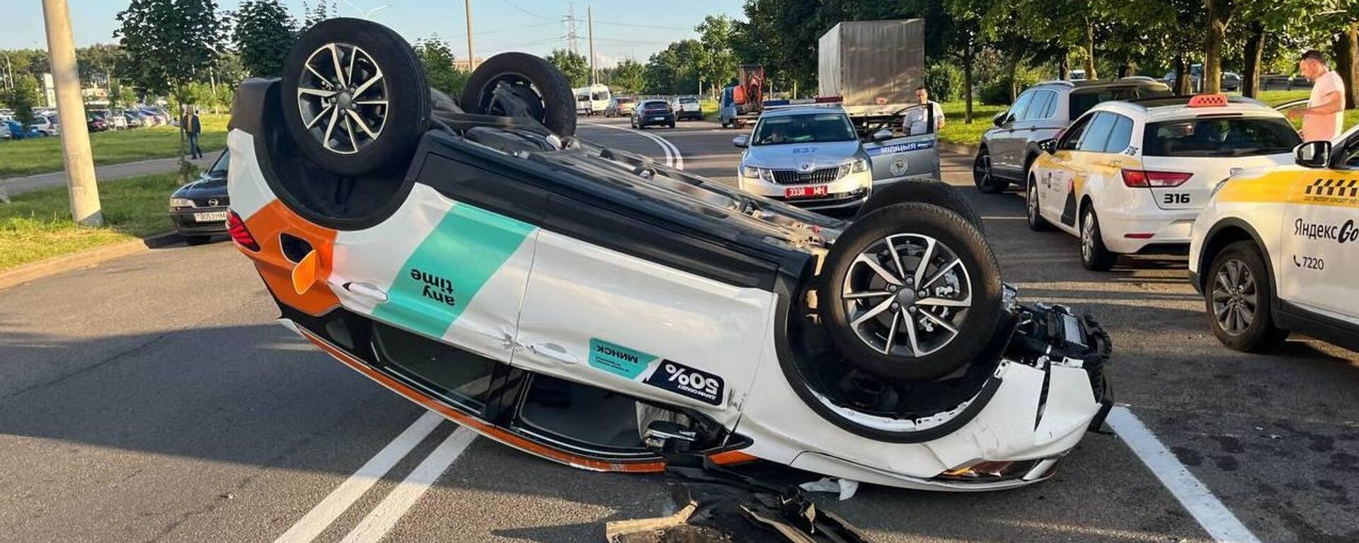 Водитель каршерингового авто протаранил 4 машины в Минске - Sputnik Беларусь, 1920, 09.07.2025