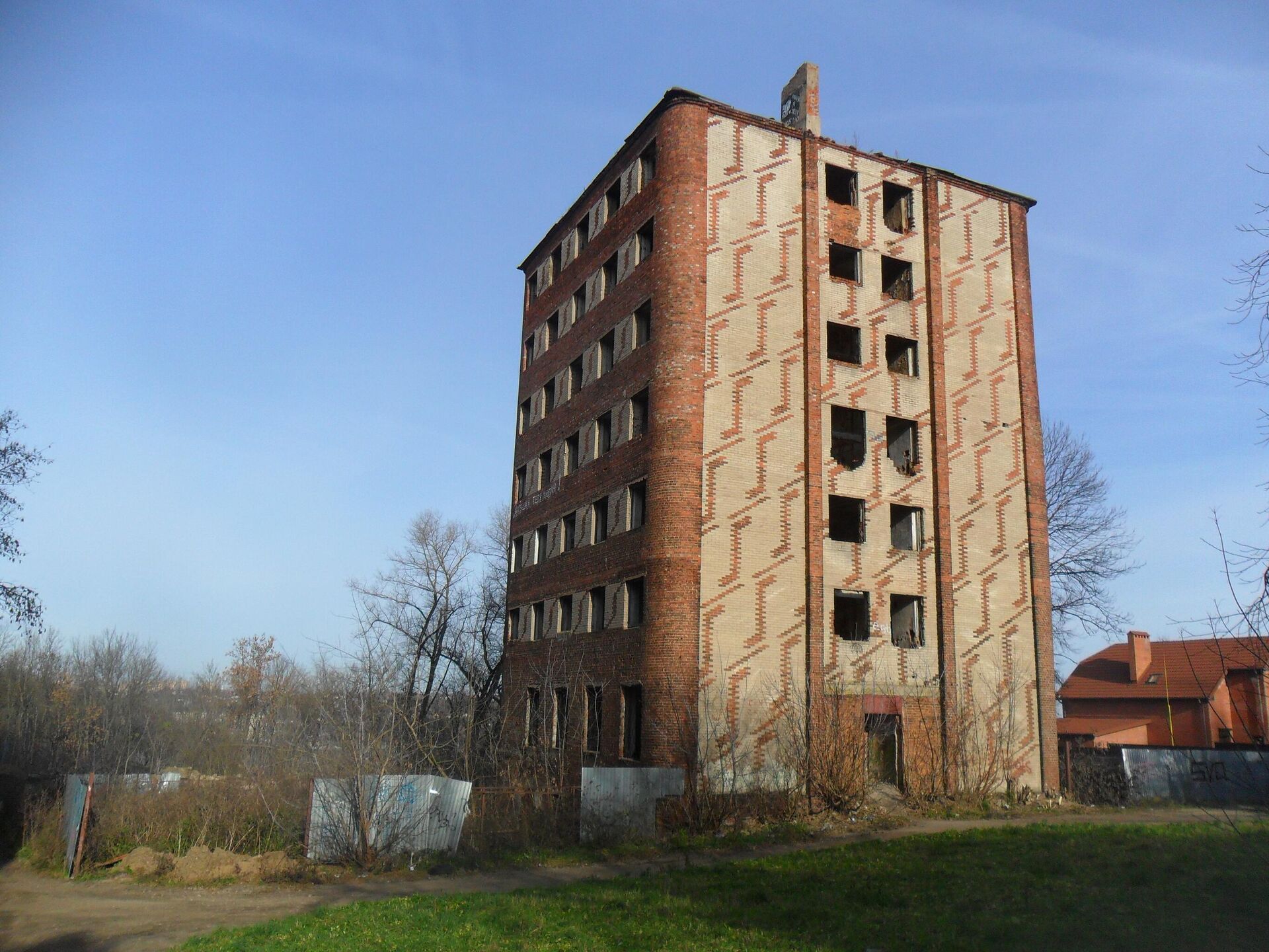 Дом-башня имени Парижской коммуны (Смоленск) Дом-башня имени Парижской коммуны (Смоленск) - Sputnik Беларусь, 1920, 09.07.2025