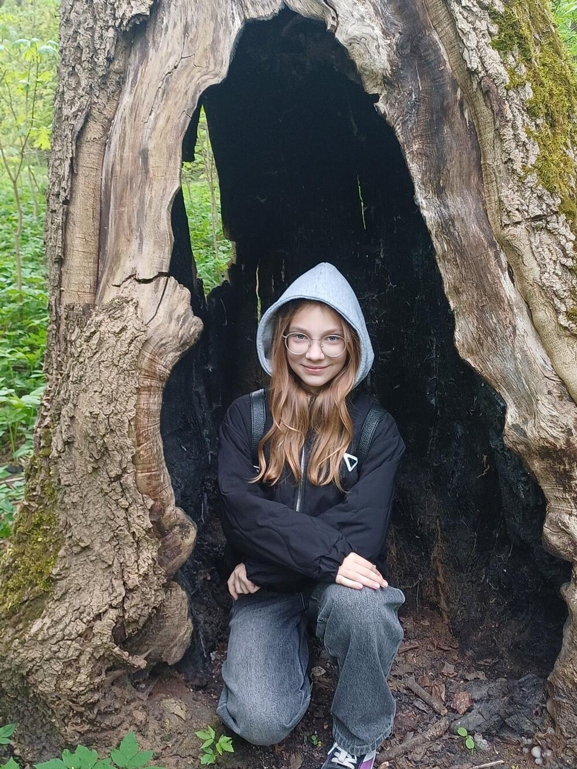 Сгоревшее от удара молнии дерево в Смоленске Сгоревшее от удара молнии дерево в Смоленске - Sputnik Беларусь, 1920, 09.07.2025