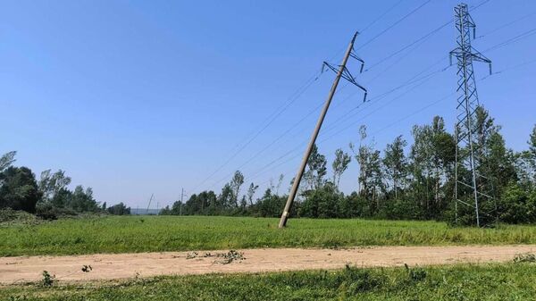 Поврежденная ветром ЛЭП - Sputnik Беларусь