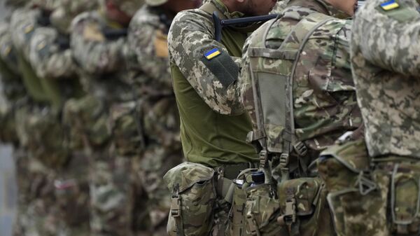 Ваеннаслужачыя з украінскімі шаўронамі, архіўнае фота - Sputnik Беларусь
