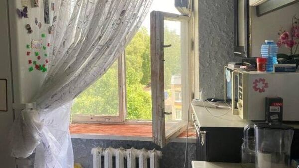 Окно в квартире в Могилеве, из которого выпал годовалый мальчик - Sputnik Беларусь