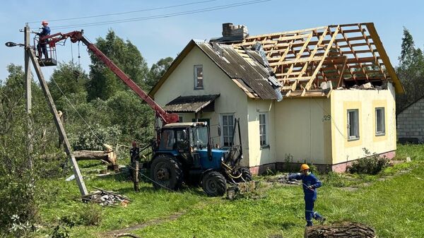 Поврежденный дом в Городокском районе - Sputnik Беларусь