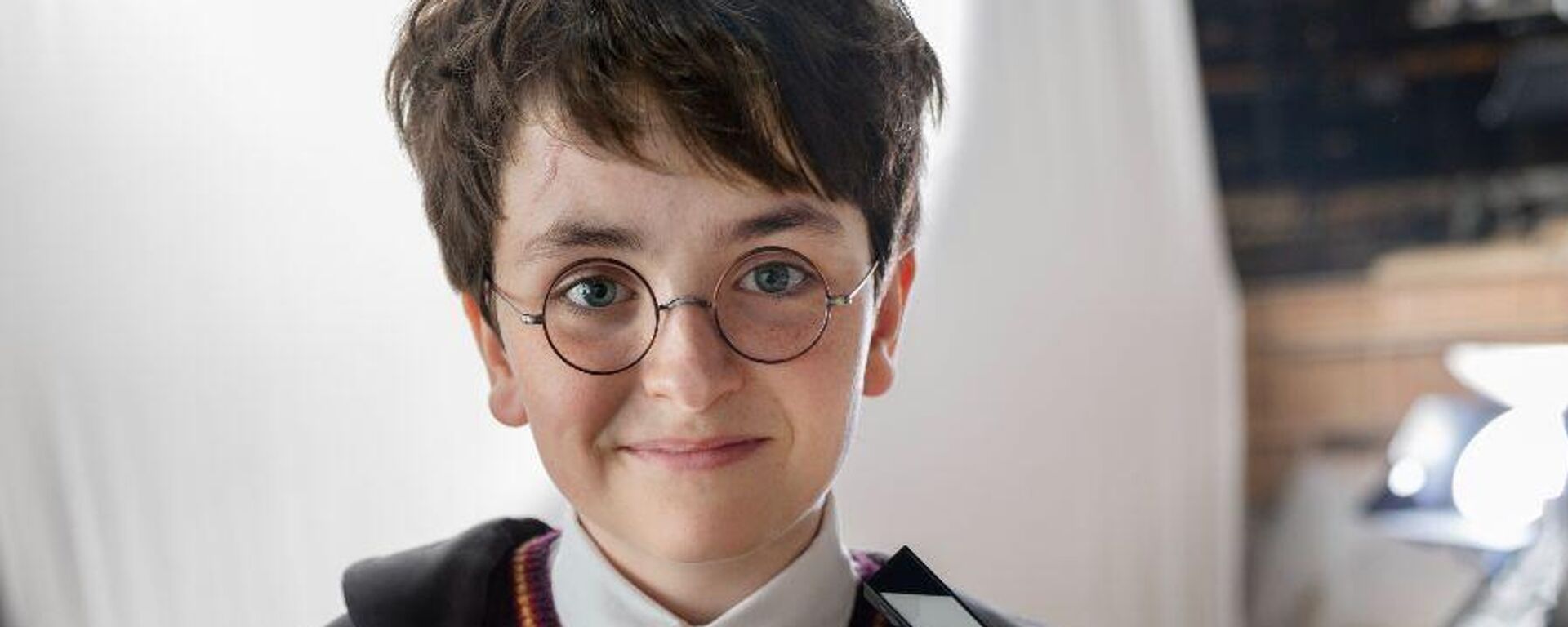 Доминик Маклафлин в роли Гарри Поттера