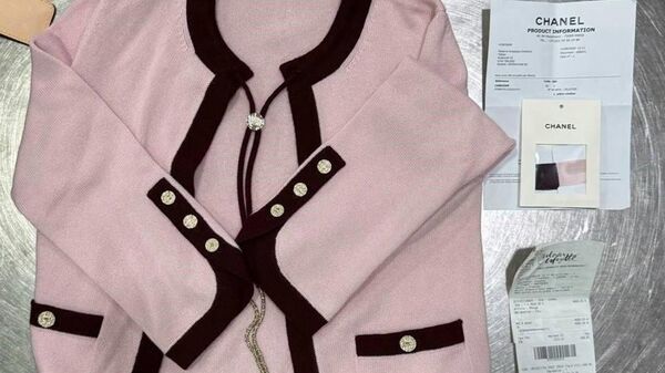 Жакет Chanel, найденный в багаже россиянки - Sputnik Беларусь