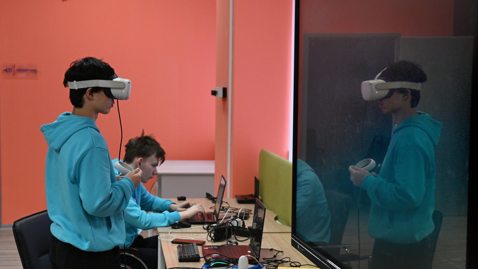 В Национальном детском технопарке В Национальном детском технопарке - Sputnik Беларусь, 1920, 17.07.2025