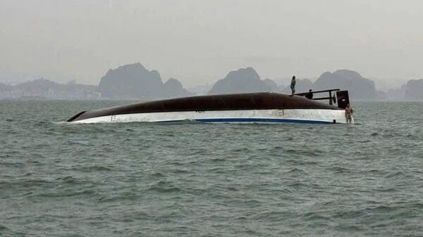 Крушение прогулочного туристического катера во Вьетнаме - Sputnik Беларусь