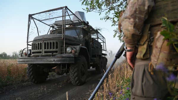Боевая работа расчета РСЗО 9К55 Град-1  - Sputnik Беларусь