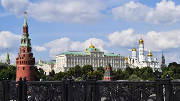 Большой Кремлевский дворец и колокольня Ивана Великого на территории Московского Кремля - Sputnik Беларусь