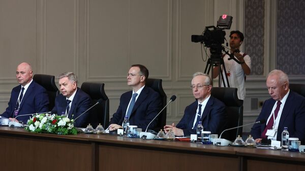 Российская делегация во дворце Чираган в Стамбуле во время третьего раунда переговоров России и Украины - Sputnik Беларусь