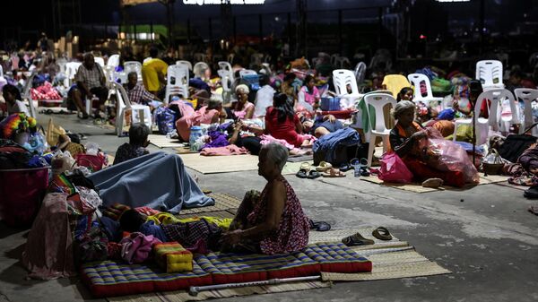 Эвакуированные из приграничья граждане Таиланда - Sputnik Беларусь