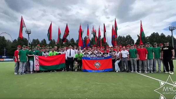 Белорусские спасатели выиграли у коллег из РФ в футбольном матче в Минске - Sputnik Беларусь