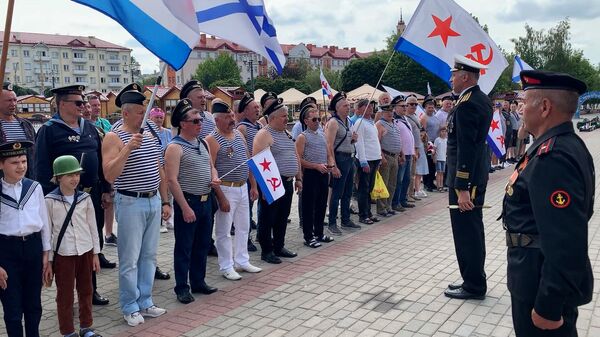 Шествие моряков Гродно: как отмечали День ВМФ на родине морской пехоты - Sputnik Беларусь