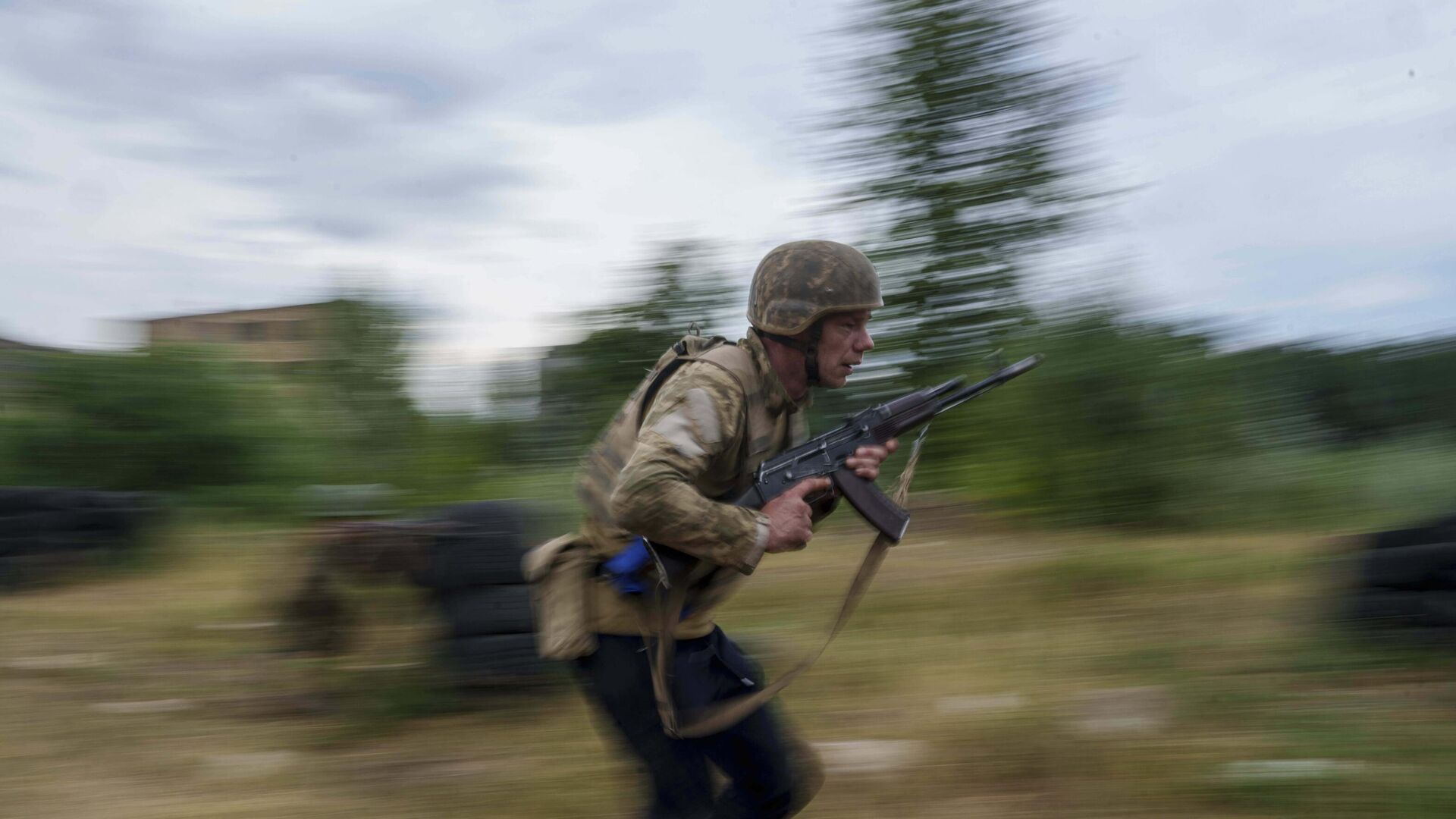 Песков: украинский конфликт решить за одну ночь невозможно Песков: украинский конфликт решить за одну ночь невозможно