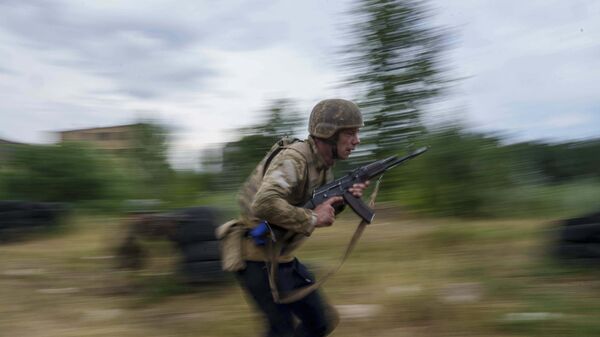 Украинские новобранцы тренируются на полигоне в Киевской области, архивное фото - Sputnik Беларусь